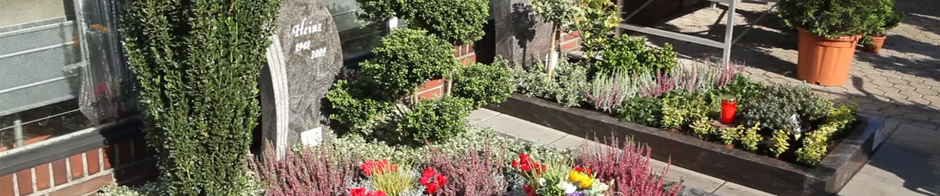 Doppelgrab - Grabbepflanzung für den Herbst (thumbnail) Doppelgrab - Grabbepflanzung für den Herbst (thumbnail)